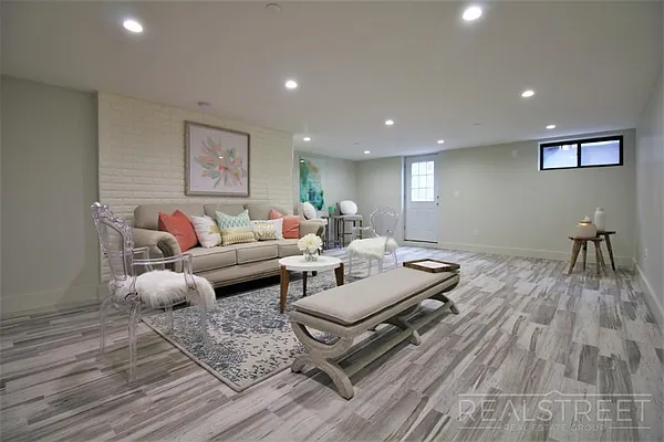 Rented by Real Street Inc | media 6