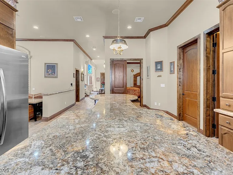264 Crestview Dr — Photo 29