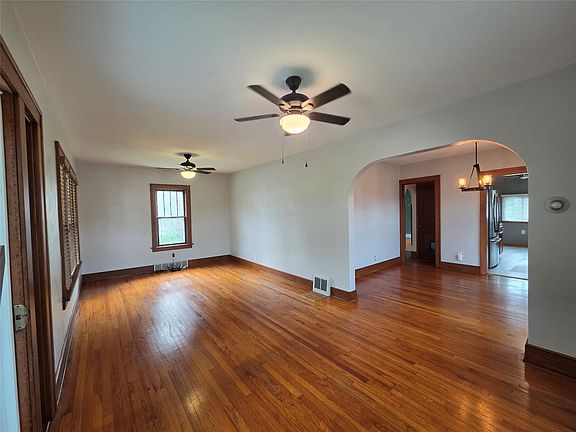 5th image of 102 Clark St