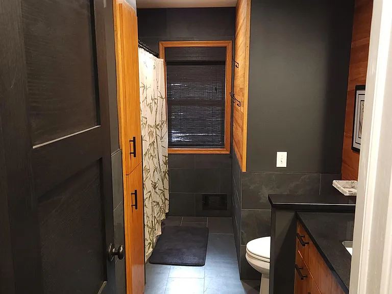 Full Bath - Main Floor