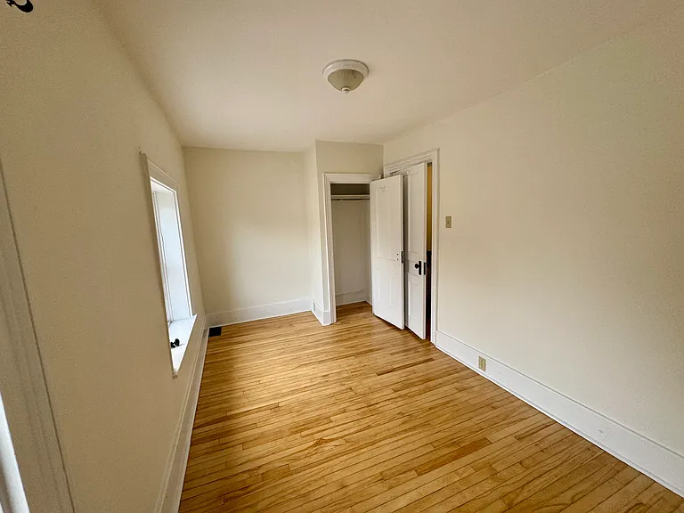 109 Clothier St W — Photo 15