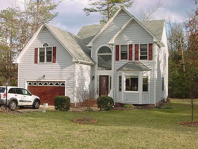 Transitional with 4 bedrooms & 2.5 baths!