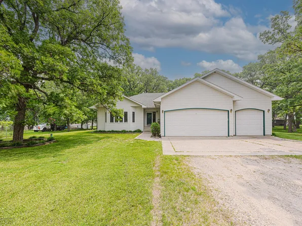 5916 Elm St N, Moorhead, MN 56560
