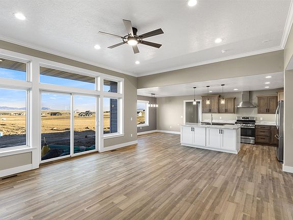 4th image of 27 Copper Creek Ln