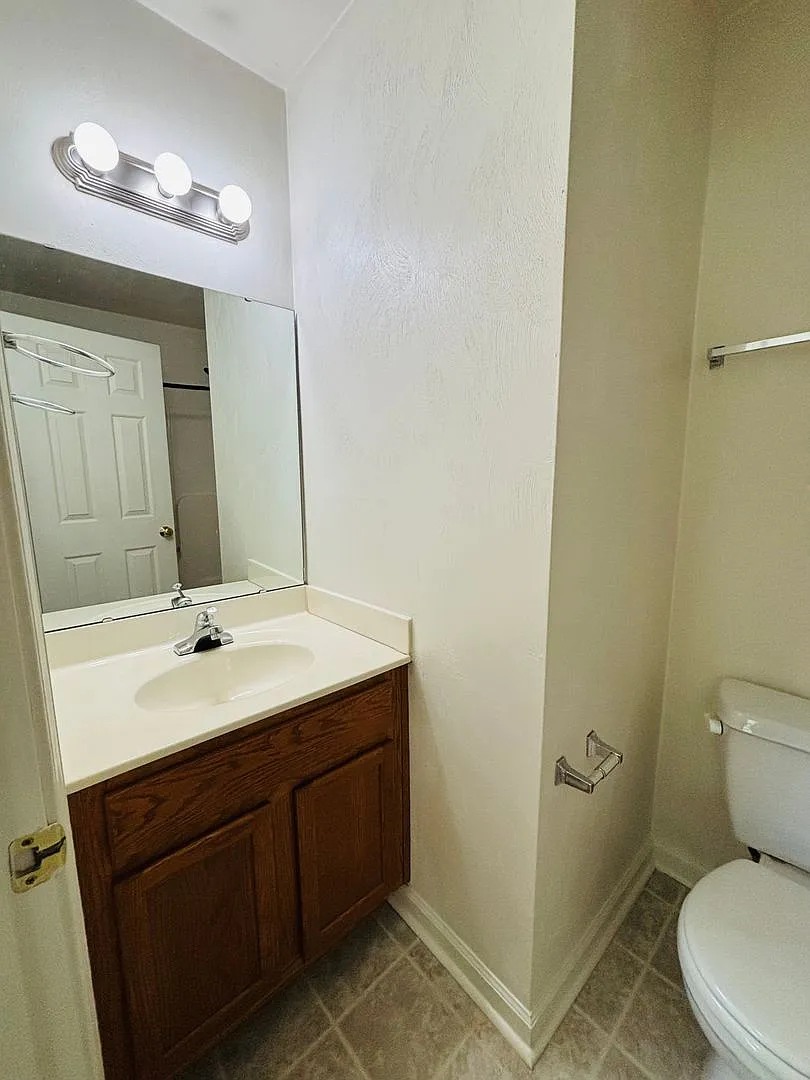 3 Bedroom 2.5 Bath Townhouse — Photo 2