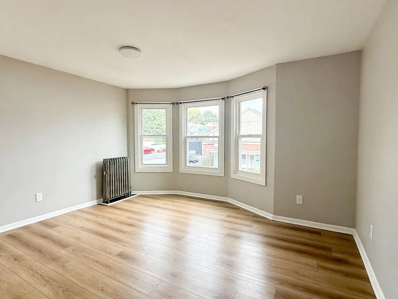 3 bed, 1340 sqft, $1,600 — Photo 4