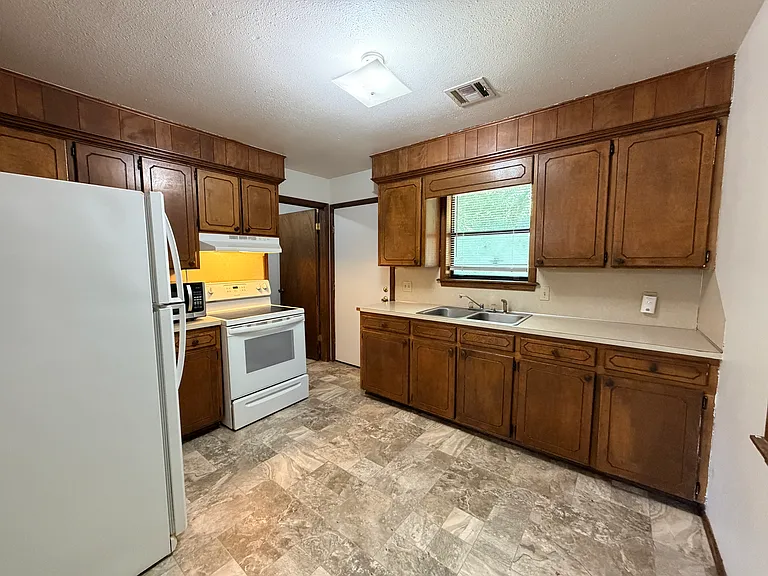 306 Wilson Ave — Photo 9