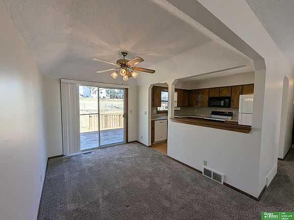 3rd image of 12512 Yates St