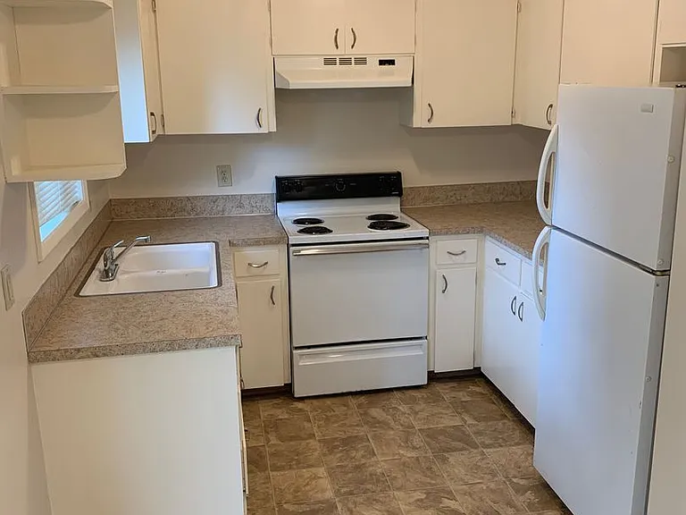 721-759 Hawthorne Ave NE — Photo 7