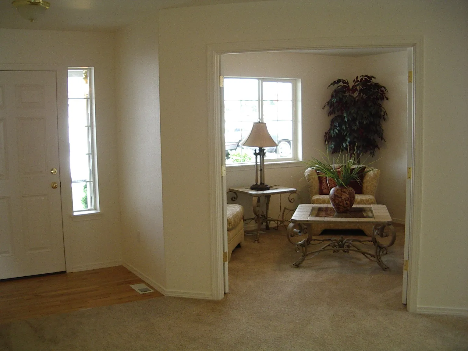 5 beds, 2.5 bad, huge office/den with double door downstair, corner lot — Photo 3