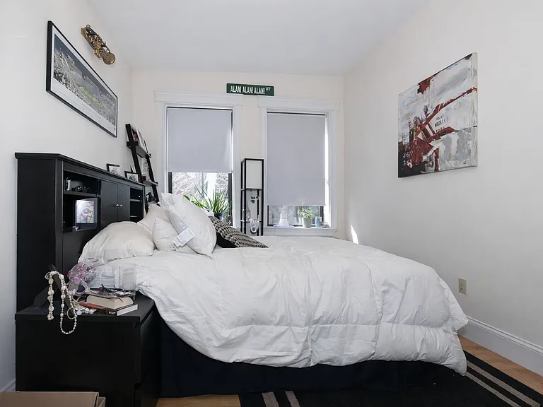 76 Quint Ave #2 — Photo 4