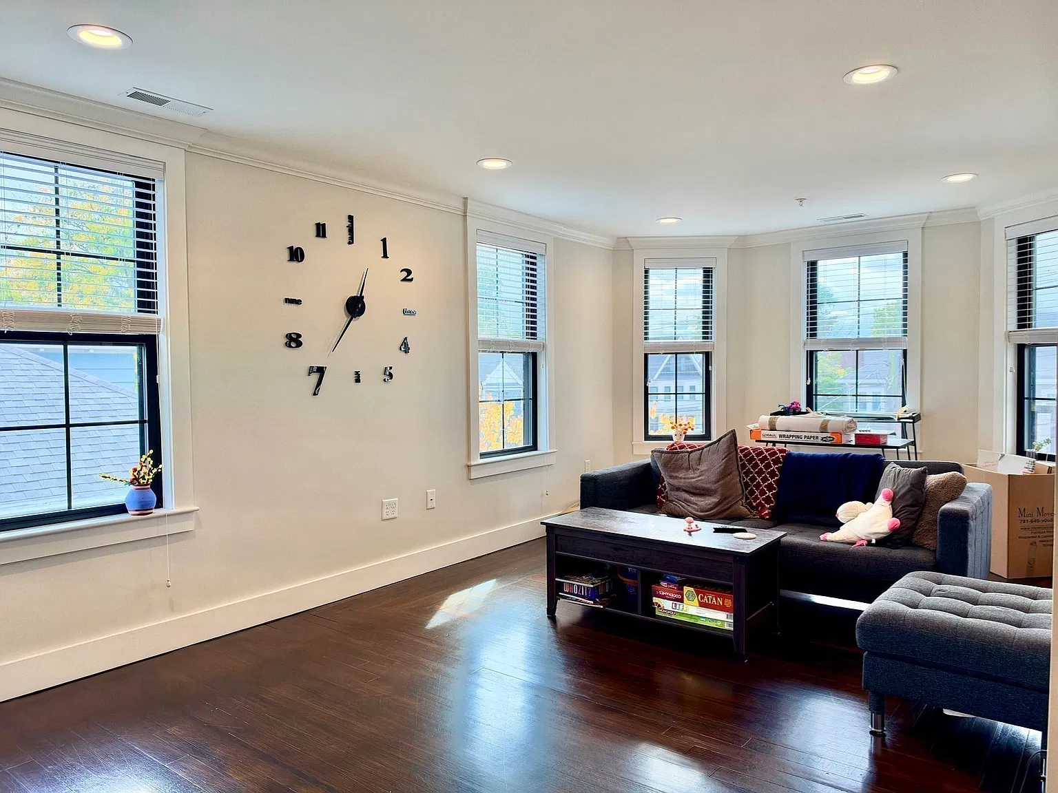 3 bed, 2.0 bath, 1200 sqft, $3,800 — Photo 2