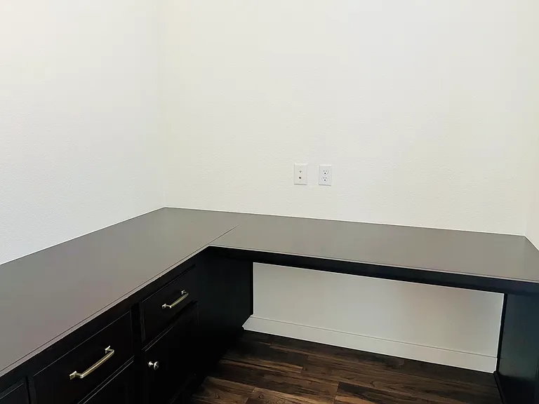 304 E Angelina Ave — Photo 16