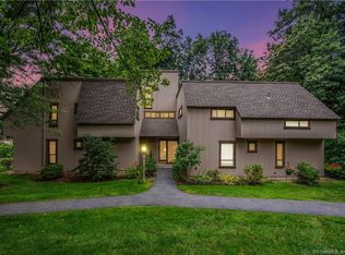 27 Crocus Ln, Avon, CT 06001