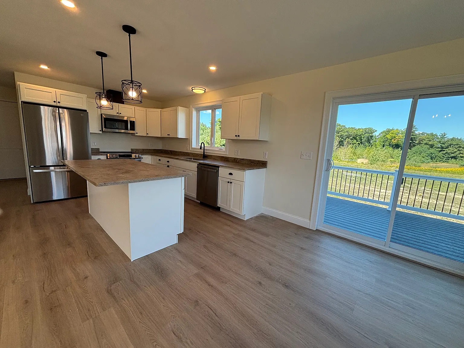 3 bed, 2.5 bath, 2150 sqft, $3,275 — Photo 4