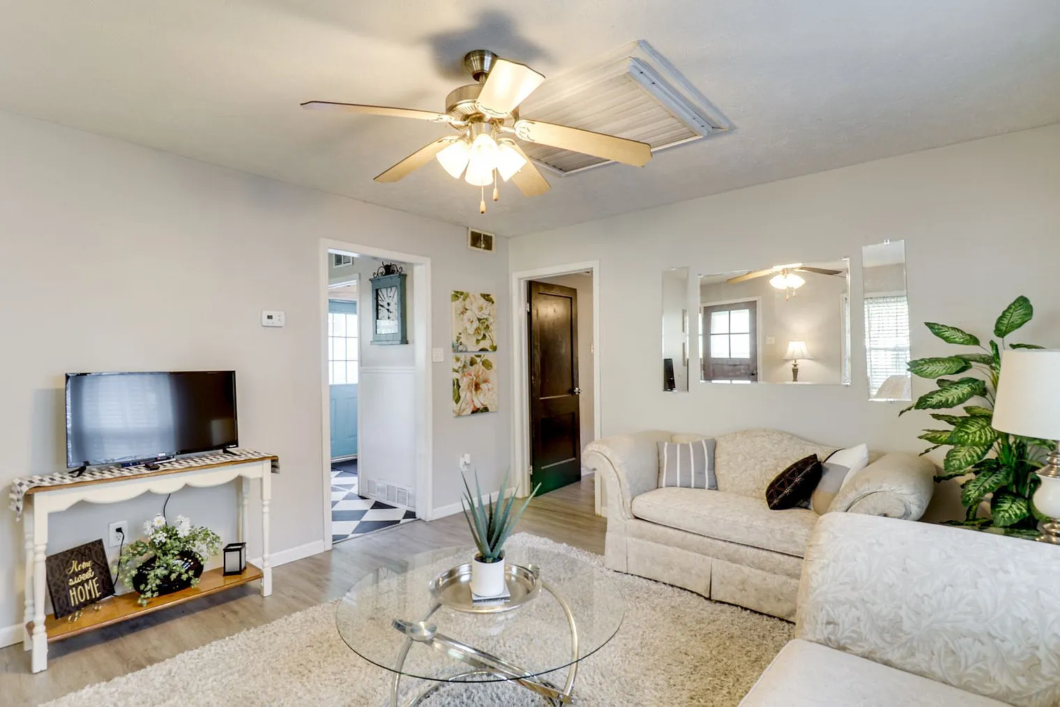 1 bed, 1.0 bath, 742 sqft, $2,354 — Photo 1