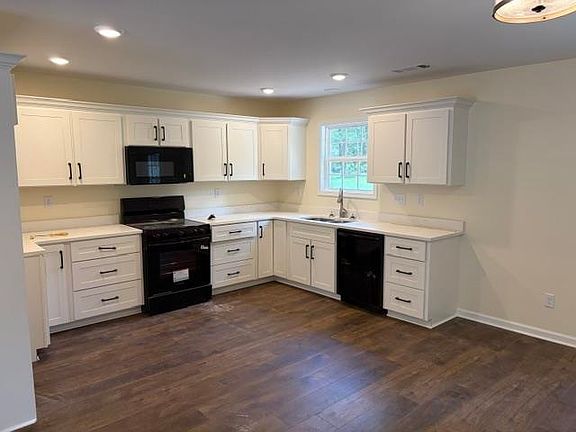 2nd image of 461 Maple Hill Dr