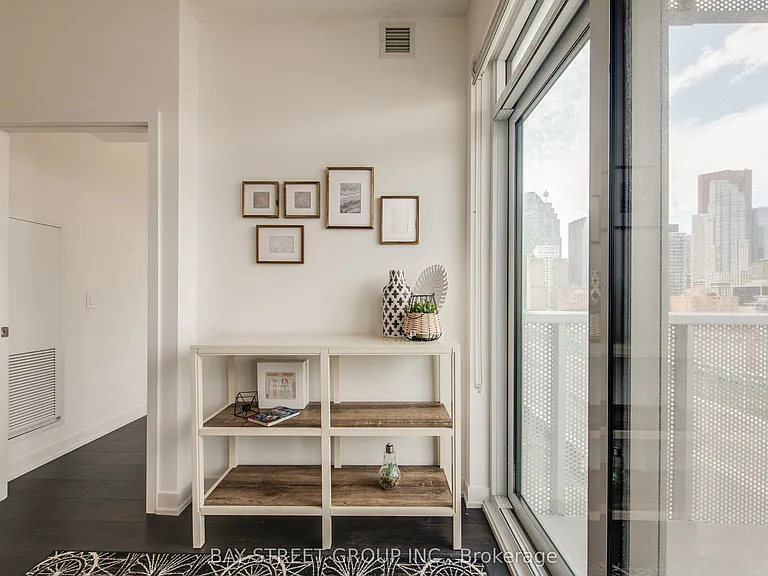 20 Richardson St #918 — Photo 16