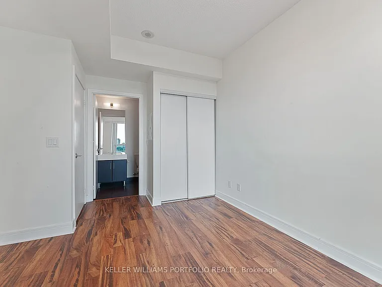 35 Brian Peck Cres #910 — Photo 19