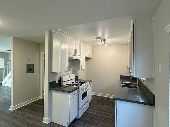 5th image of 453 S Barranca Ave APT 2