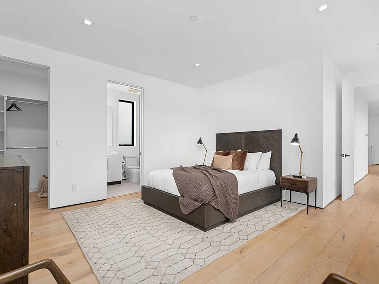 133 N Edinburgh Ave — Photo 24