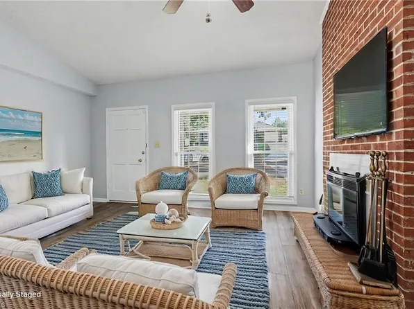 7123 Evanston St, Fayetteville, NC 28314