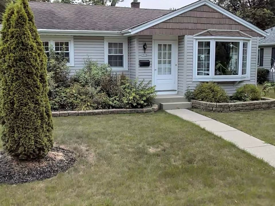 2nd image of 5908 Cornflower Ln
