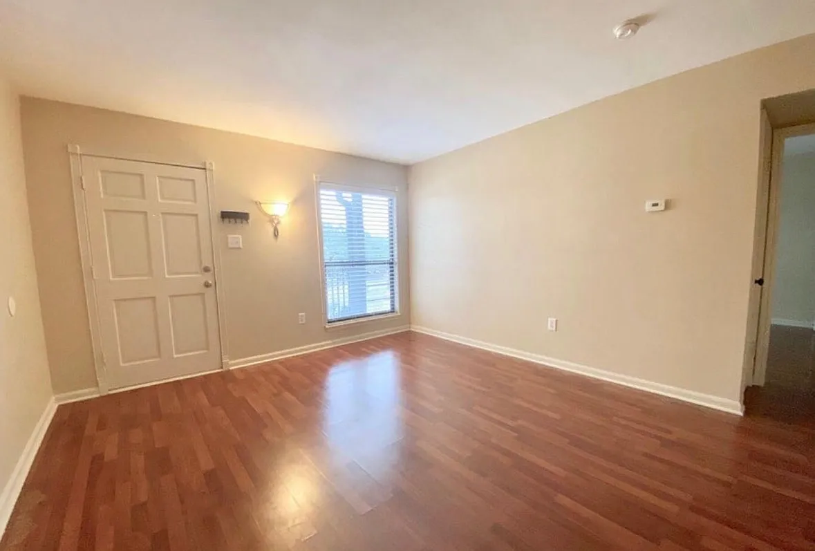 2 bed, 960 sqft, $950 — Photo 2