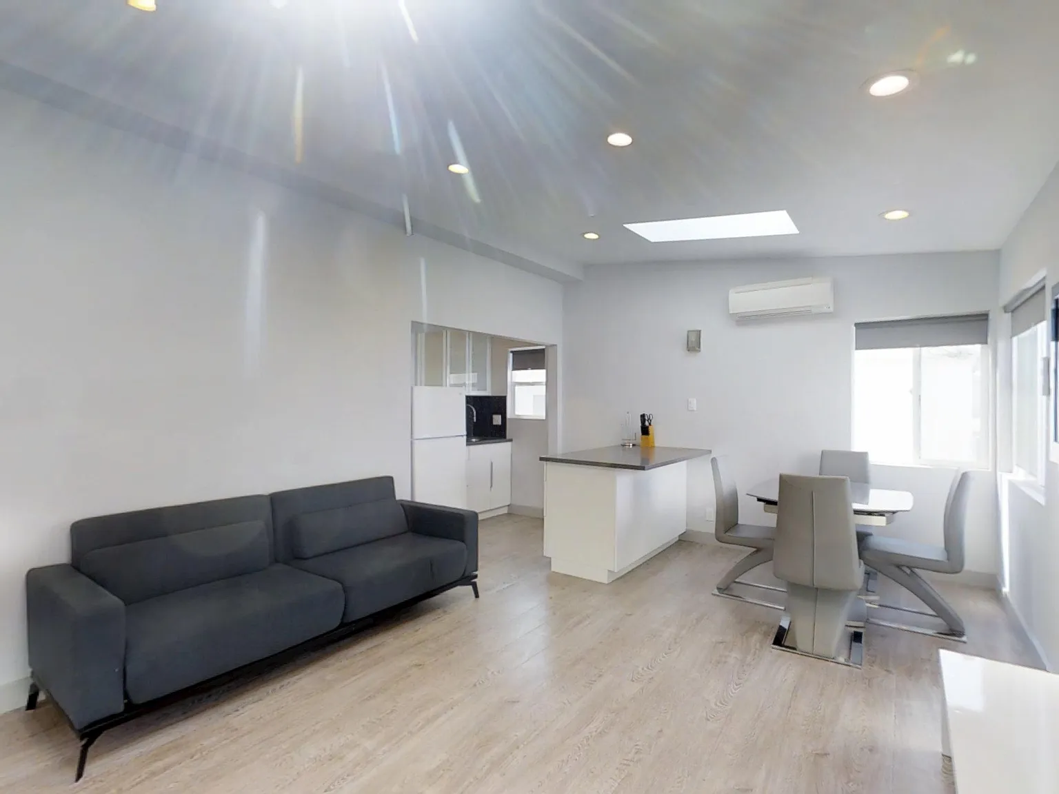 2 bed, 875 sqft, $4,995 — Photo 3