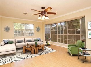 82 8th St, Shalimar, FL 32579