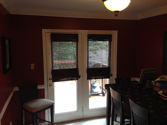 Dining room w/doors to deck