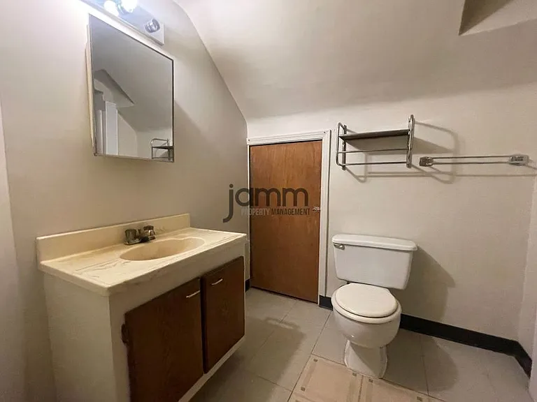 1695 Glenmont Loft — Photo 16