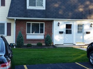 6 Parkview Ct, Lancaster, NY 14086