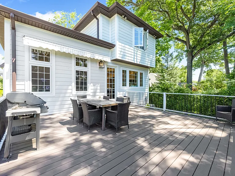 70 Columbus Dr — Photo 23