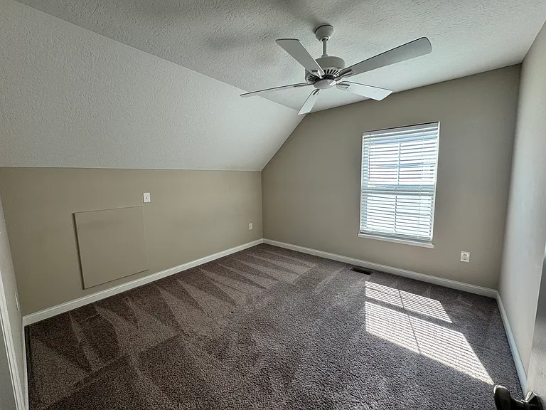 7273 Quailview Dr — Photo 3