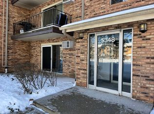 5348 Waterbury Dr APT 1902, Crestwood, IL 60418