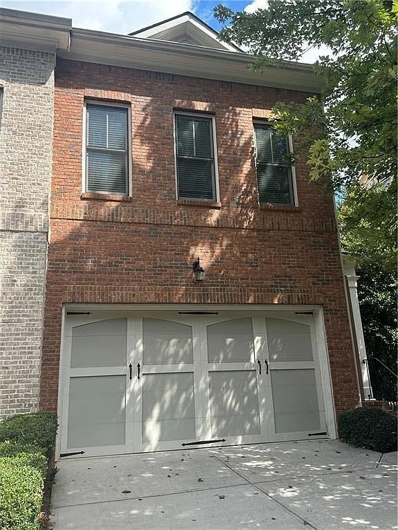 5 bed, 5.5 bath, 2626 sqft, $3,500 — Photo 2