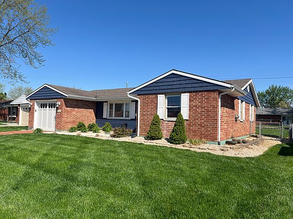 3rd image of 1516 Amesbury Ct
