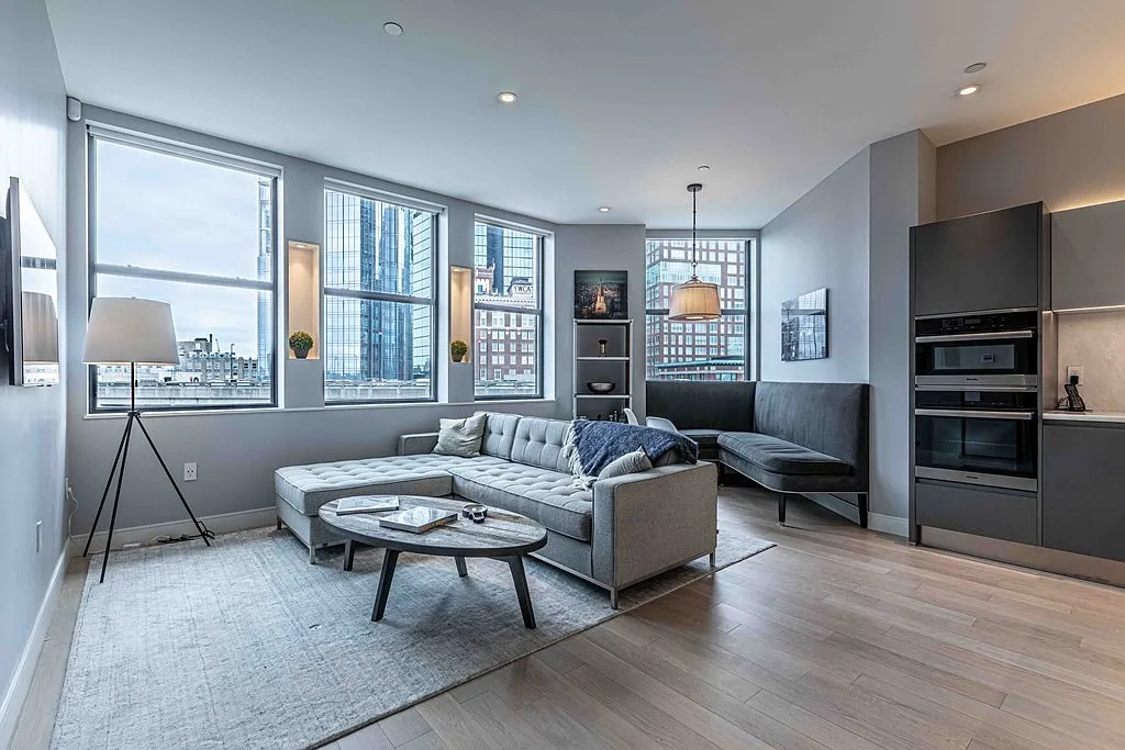 2 bed, 2.0 bath, 1009 sqft, $6,200 — Photo 1