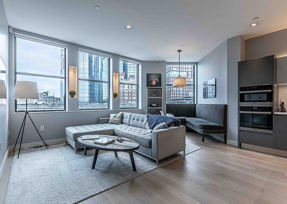 1st image of 285 Columbus Ave #803