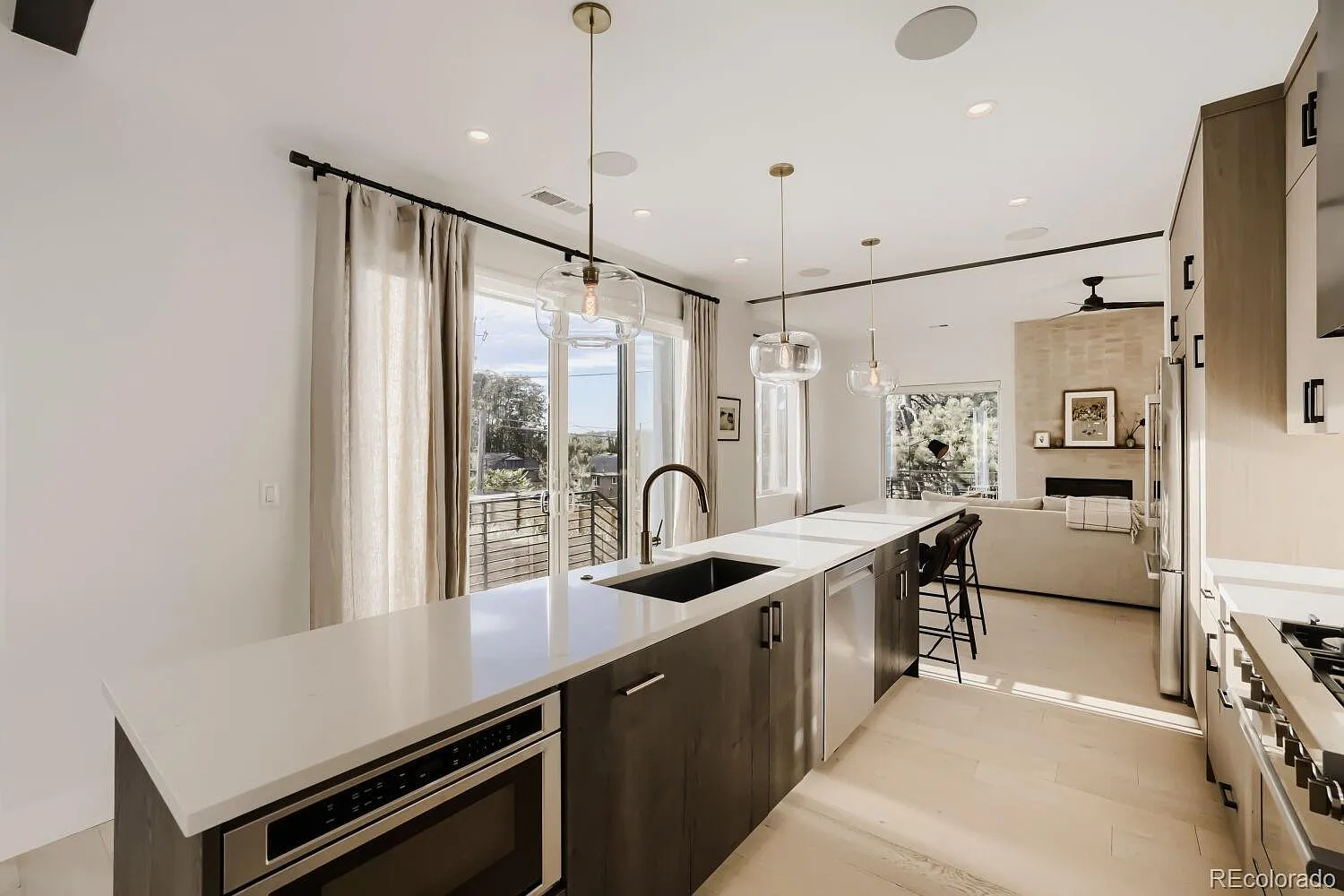 4 bed, 4.5 bath, 3000 sqft, $5,595 — Photo 1