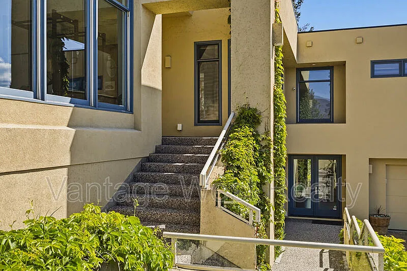 5 bed, 3.5 bath, 5000 sqft, $6,500 — Photo 2