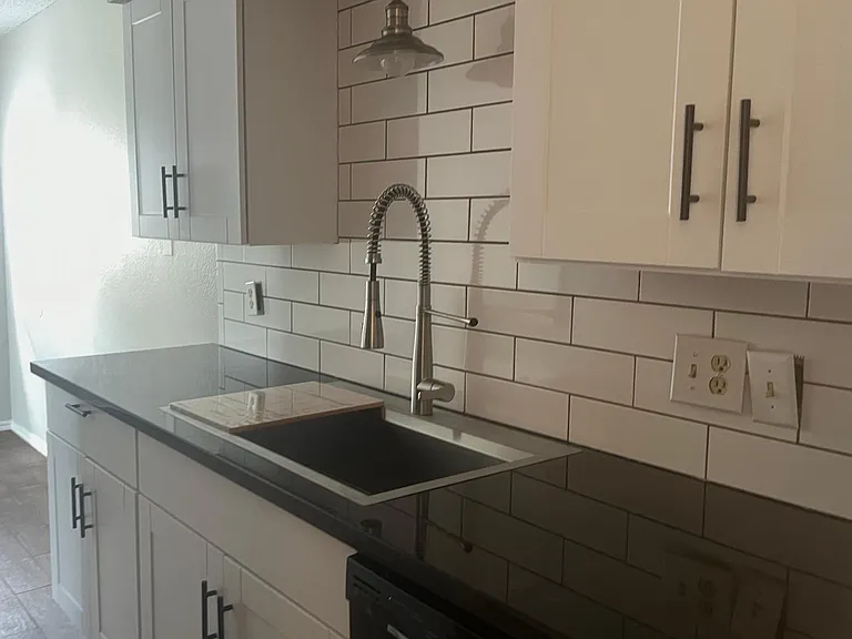 305 Belmont Dr — Photo 17