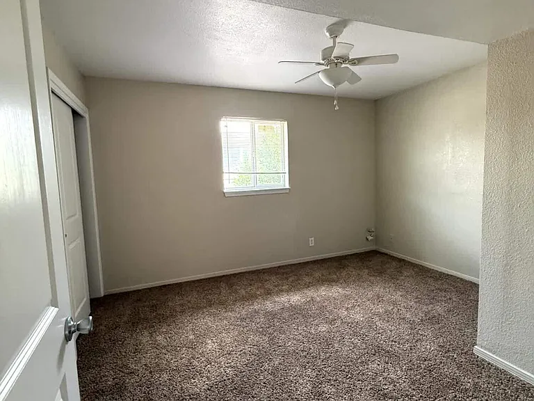 2801 Hawick Rd — Photo 15