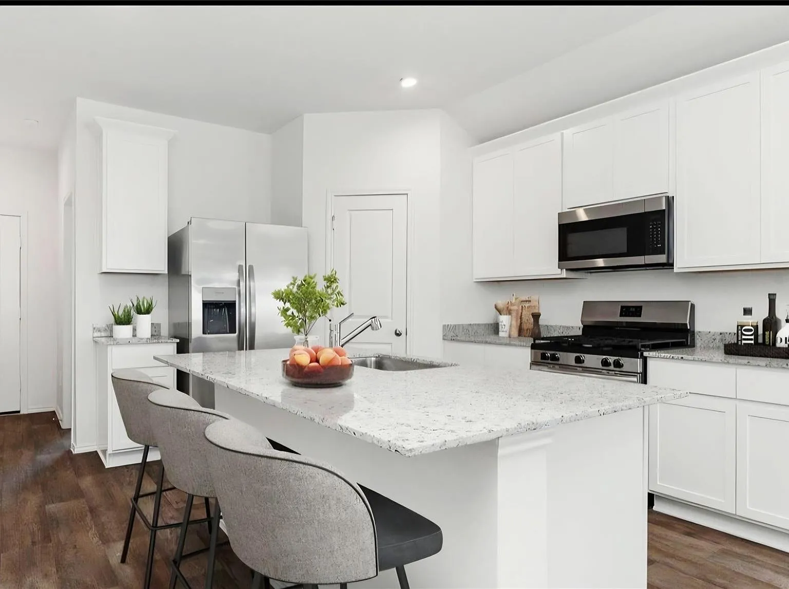 4 bed, 2.0 bath, 1544 sqft, $2,100 — Photo 4