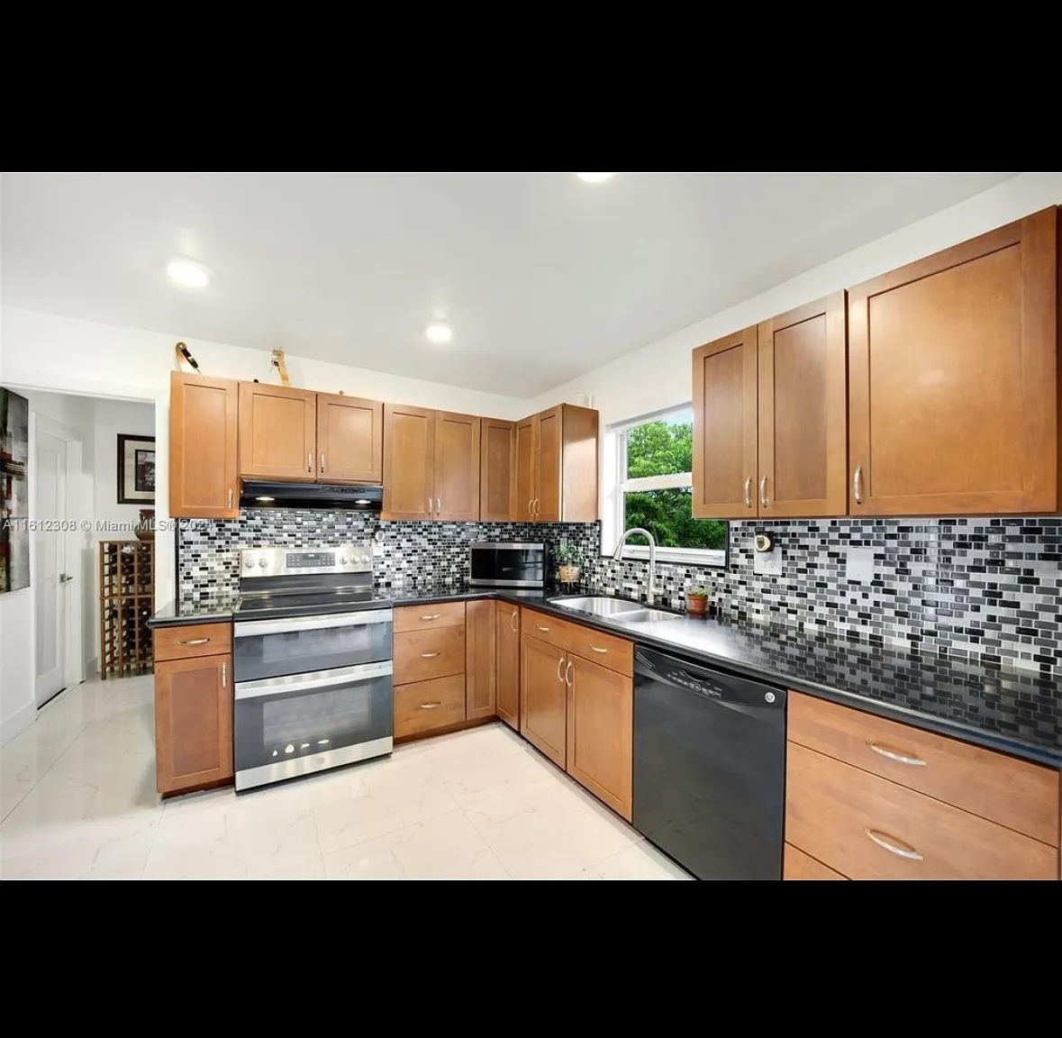 4 bed, 1450 sqft, $3,900 — Photo 4