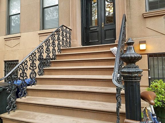 3rd image of 34 Tompkins Pl APT 4