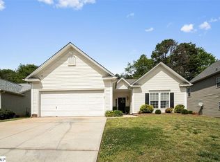 4 Bathurst Ln, Simpsonville, SC 29681