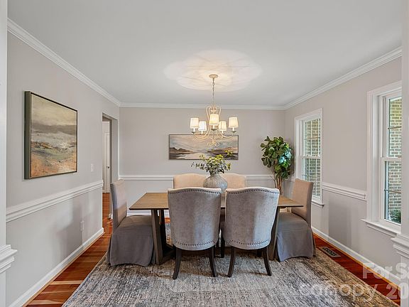 3rd image of 122 Ardmore Pl
