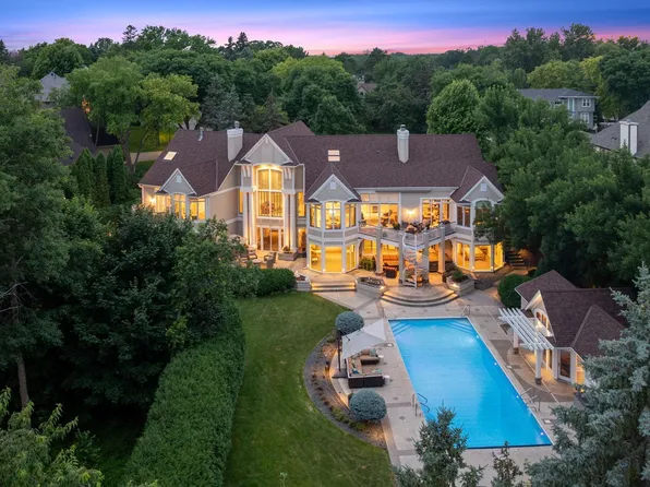 2350 Cherrywood Rd, Minnetonka, MN 55305
